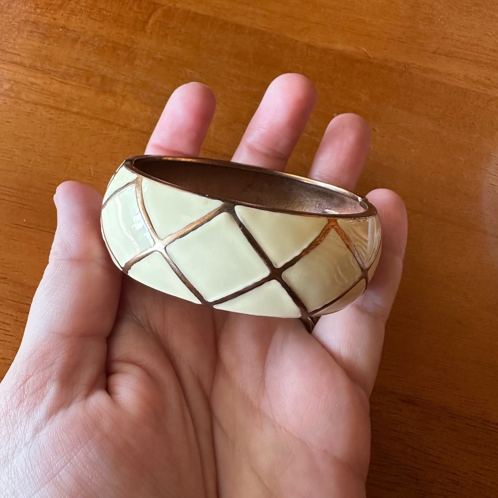 Premier Designs Rose Gold Plating and Cream Bracelet